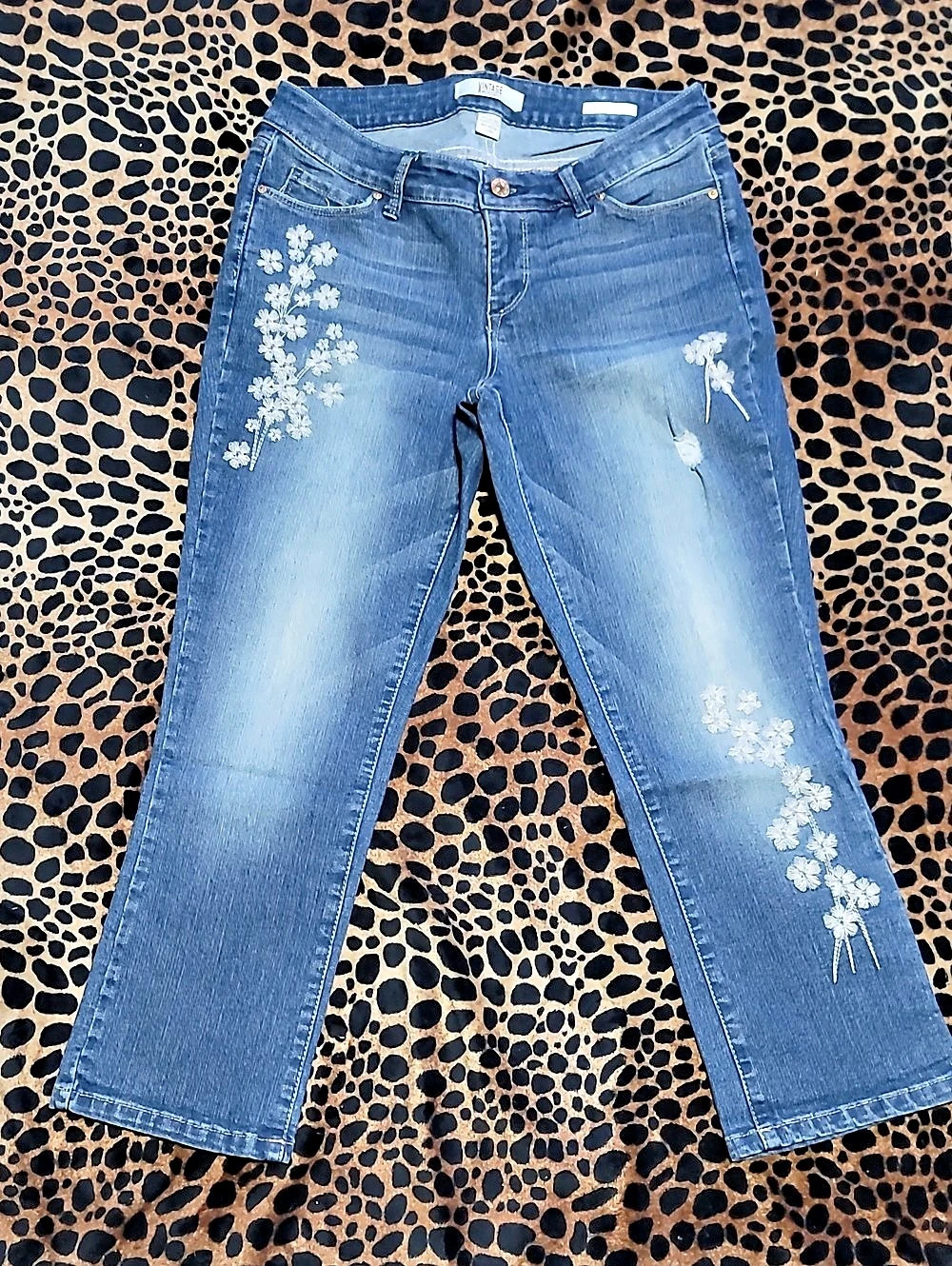 Vintage America Missy / Senora / Coura Floral Boho-Crop Jeans Size 2 Blue